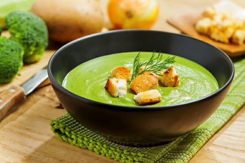 Broccoli cream soup on the food menu to lose weight