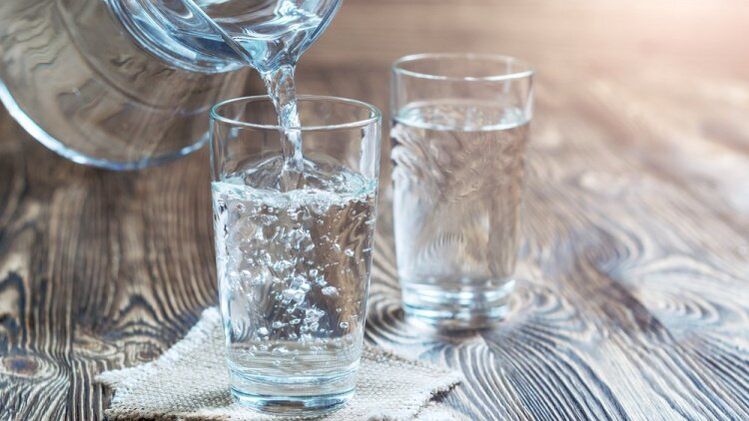a glass of water to drink in the diet